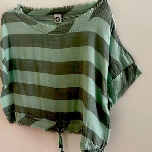 Akemi + Kin beautiful striped top EUC Medium